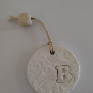 Boule de décoration lettre B