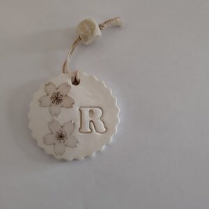 Boule de décoration lettre R