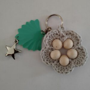 Porte clés/bijoux de sac fleur grise